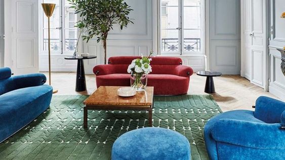 ¡Pura tendencia! Salones sorprendentes con sofás de dos colores