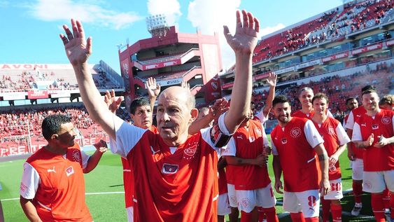 El Bocha Bochini tuvo su gran homenaje de Independiente. (Fotobaires)