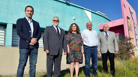 La ministra de Salud de la provincia de Mendoza, Ana María Nadal, junto a José Federico López, presidente de la Clínica de Cuyo, el  Dr. Roberto Miatello, decano de la Facultad de Medicina de la Universidad Nacional de Cuyo; el Dr. José Lodovico, presidente del Círculo Médico de Mendoza (Cimesa) y el Lic. Rodolfo Montero, gerente general de la Fundación Escuela Medicina Nuclear (Fuesmen). Foto: Orlando Pelichotti
