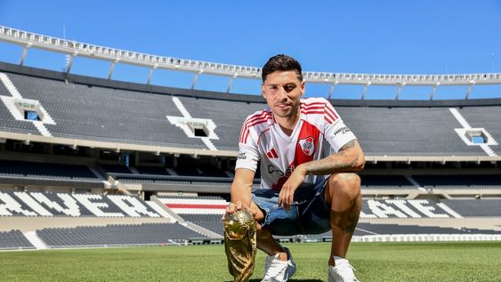 El lateral derecho Gonzalo Montiel estampó hoy de manera oficial su firma y volverá a vestir la camiseta de River después de tres años y medio. Por medio de sus redes sociales, el Millonario lo recibió con divertidos posteos que hacían referencia a la Copa del Mundo de Qatar 2022. FOTO NA: @RiverPlate