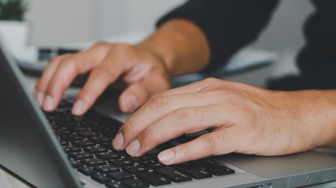 Aprender inglés con la IA ayuda a bajar las barreras emocionales y sentirse menos juzgados al practicar.&nbsp;