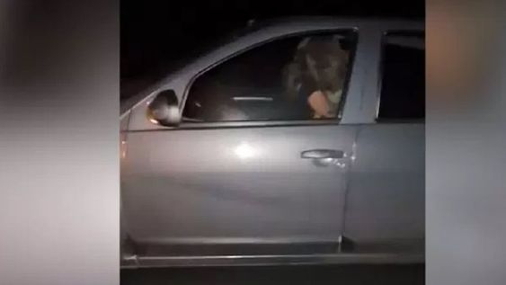 Policía le prohibió tener sexo a una pareja en el auto, la extorsionó y violó a la mujer