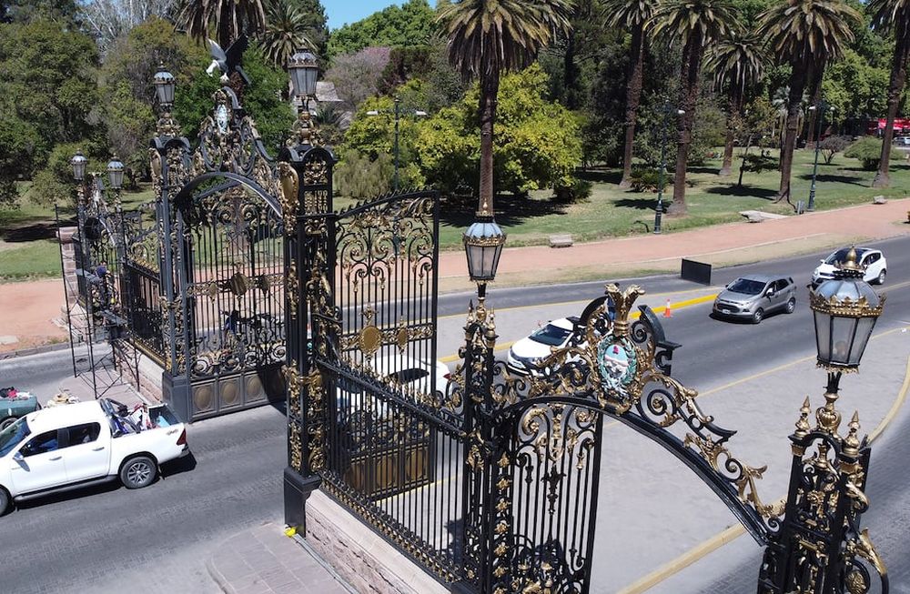 Los portones peatonales fueron retirados durante una restauración del paseo. Se dice que fueron llevados a una finca pero hasta hoy no han sido hallados. Foto: Claudio Gutiérrez / Los Andes