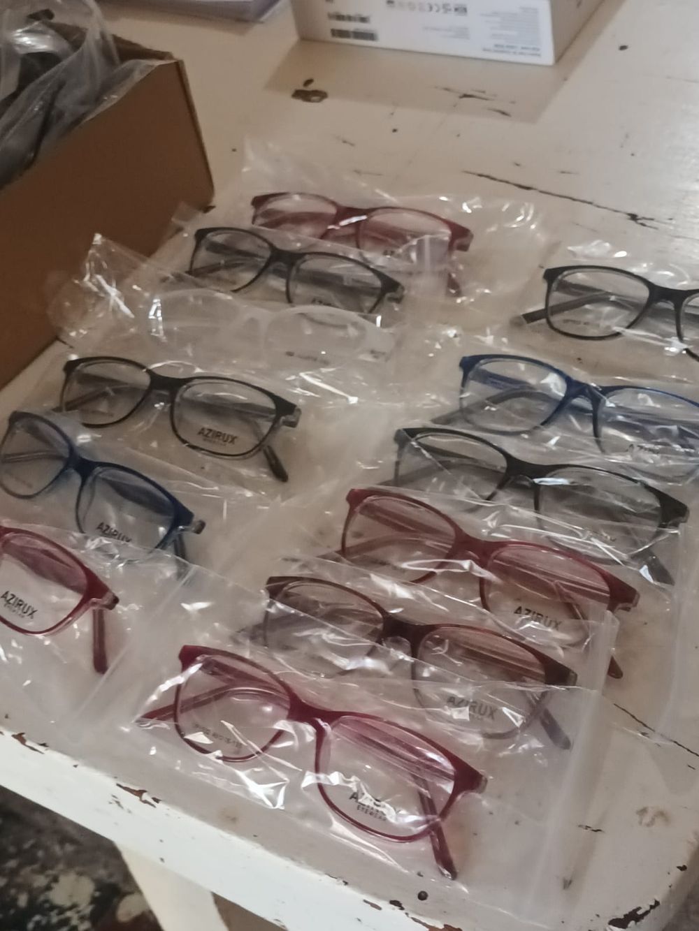 Fundación Boreal usa 12 tapitas para crear un armazón y entregar anteojos gratuitos a quienes no pueden pagarlos. Gentileza