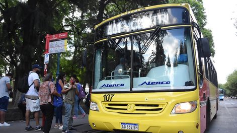 Los Andes | Los costos. A pesar del aumento del boleto de 18 a 25 pesos, los usuarios apenas cubren 20% de los costos del sistema. Foto: Mariana Villa / Los Andes.