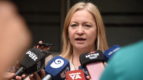 La vicegobernadora destacó la conducción de Cornejo durante la campaña y criticó la escasa presencia del ministro en el territorio. Petri replicó que su intención fue resaltar el rol de la secretaria general de la Presidencia en el armado nacional.