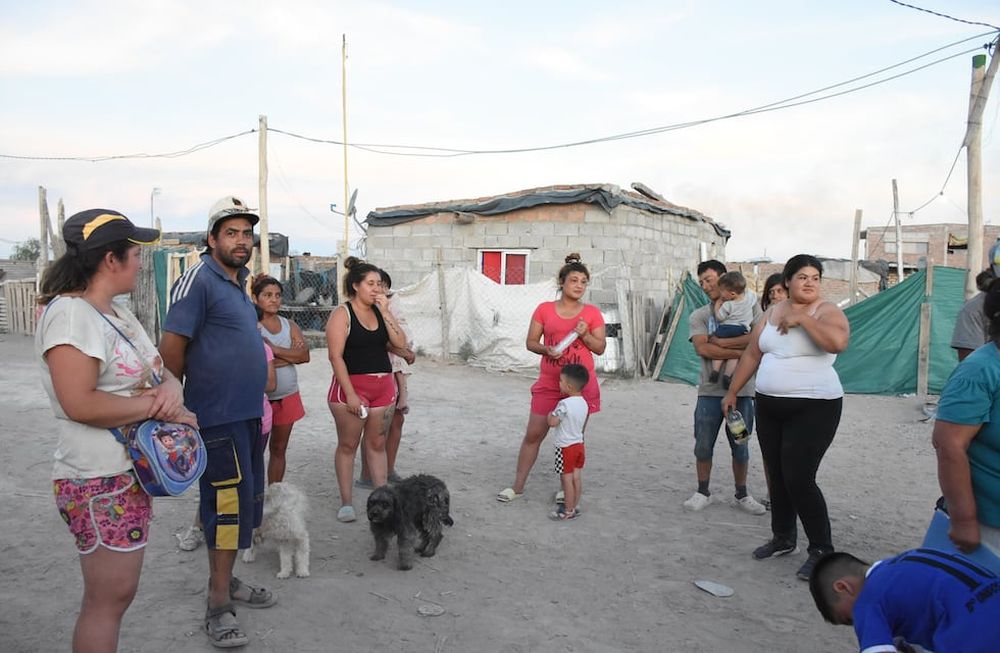 Alrededor de mil familias de El Algarrobal reclaman por agua para uso domestico.Son familias que viven en viviendas precarias que carecen de todos los servicios públicos.Foto: Mariana Villa / Los Andes