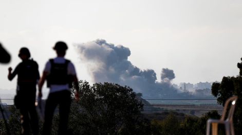 “Si no hay prohibición de viajar para cualquier padre o madre con los hijos e hijas, tampoco debiera haberlo con respecto a las personas menores de edad sometidas a tutela”, dijeron los jueces, al autorizar el viaje tan requerido. Foto: EFE/EPA/ATEF SAFADI