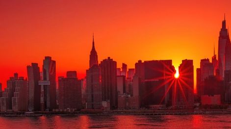 El Museo de Historia Natural de Nueva York recomienda aprovechar el Manhattanhenge en las calles 14, 23, 34, 42 o 57 - Foto @Alertas_RD
