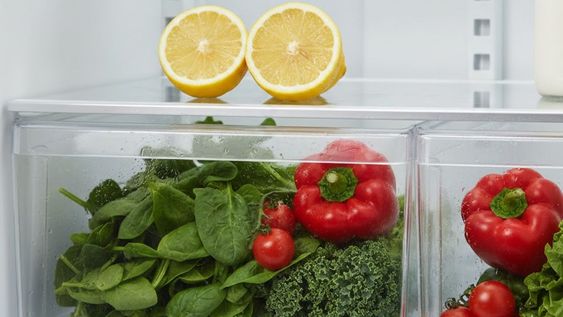 Lo más recomendable es consumir el limón apenas se corta o guardarlo en un recipiente hermético.
