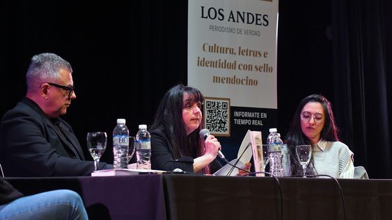 La presentación de Mendoza insólita, obra póstuma de Jorge Enrique Oviedo, reunió a familiares, colegas y lectores en un emotivo homenaje a su legado periodístico y cultural.