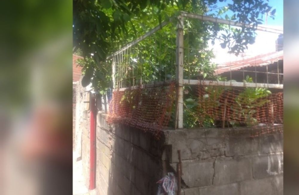 El hecho ocurrió en una casa de pasillo ubicada en Ayacucho al 4500.La policía llegó al lugar y pudo comprobar que los tres habían fallecido. Gentileza: Rosario 3.