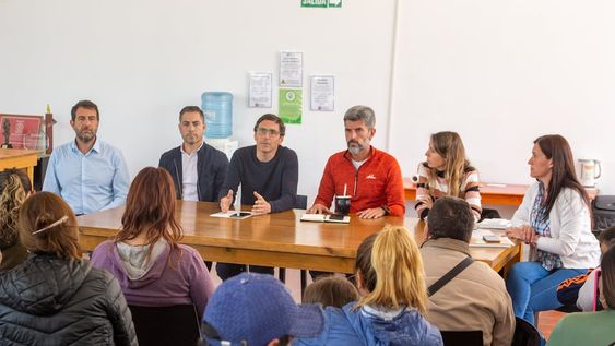 Ulpiano Suarez se reunió con las familias afectadas por el incendio de la Playa San Agustín