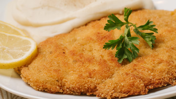 Con trucos simples de cocina, lográ milanesas crocantes y livianas para tu hogar.