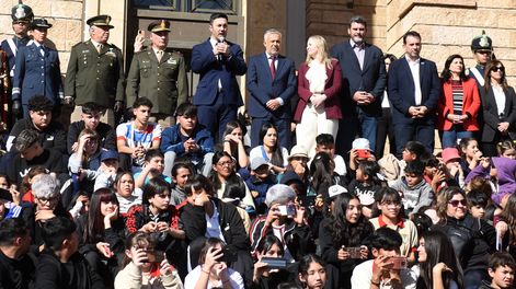 Política en Off. Luis Petri fue protagonista este jueves del cambio de guardia de la Bandera del Ejército de Los Andes junto a Alfredo Cornejo y otras figuras del oficialismo.