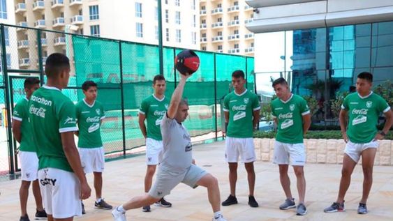 Lucas Navas, preparador físico de Bolivia, es argentino y fans de Messi. / Gentileza. Lucas Navas, preparador físico de Bolivia, es argentino y fans de Messi. / Gentileza.