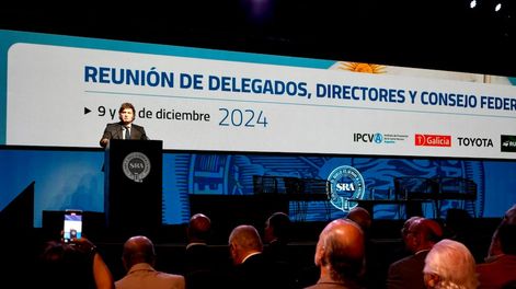 El presidente Javier Milei le prometió al sector agropecuario que, en caso de consolidarse la tendencia de solidez fiscal, cumplirá con su promesa de bajar las retenciones. FOTO: Prensa Sociedad Rural