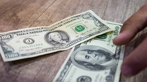 El dólar blue sigue a la baja en Mendoza: la cotización que sorprendió en las calles