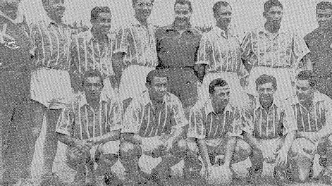 Los Andes | El póster del campeón. Arriba: Pereyra (masajista), Arias, Unanua, Méndez, Elso, Frigolé, Garín y Eusebio Guiñez (PF). Abajo: Carabajal, Godoy, Cipolla, Pereyra y García. / Archivo Los Andes