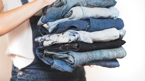 Cómo reciclar los jeans que ya no usas para transformarlos en un excelente bolso.