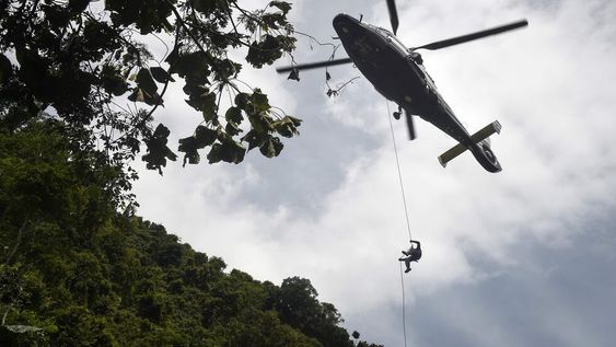 Búsqueda contra reloj de 12 niños y su DT perdidos en una caverna de Tailandia