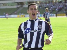 Fútbol. Luis Rueda otro de los internacionales sanrafaelinos que aportó para el balompié suerño Fútbol. Luis Rueda otro de los internacionales sanrafaelinos que aportó para el balompié suerño