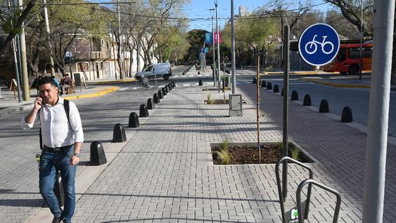 Las acequias, veredas y el boulevard fueron construidos siguiendo el diseño de otros sectores del microcentro.  | Foto: José Gutiérrez / Los Andes
