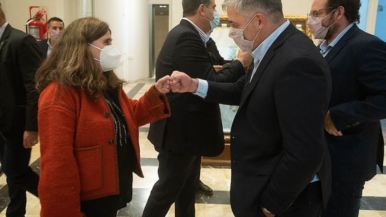 Nadal en la LegislaturaLa ministra de Salud Ana Maria Nadal saluda al diputado German Gómez  y senador Lucas Ilardo luego de la finalización de su exposición