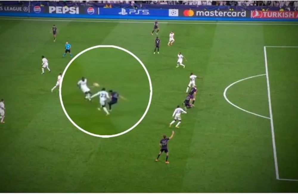 Bayern lo empataba sobre la hora y mandaba todo al alargue, pero el línea levantó la bandera y cortó la acción. / Gentileza.