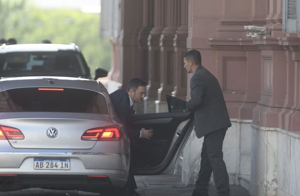 Mucho movimiento en Casa Rosada: las imágenes de una mañana agitada. Foto: Federico López Claro / Clarín.