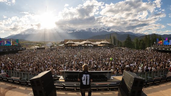 Una vez más la montaña y la música electrónica se encontraron para un extended set de Hernán Cattaneo.