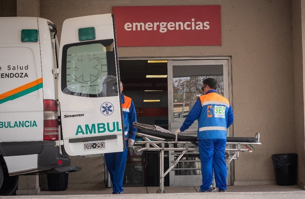 El colectivero fue llevado al hospital Central - Imagen de archivo / Los Andes