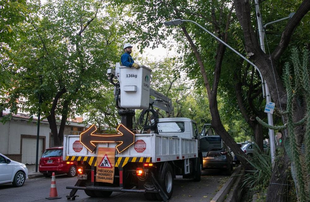 La Ciudad incorpora 1600 nuevas luminarias LED para las veredas