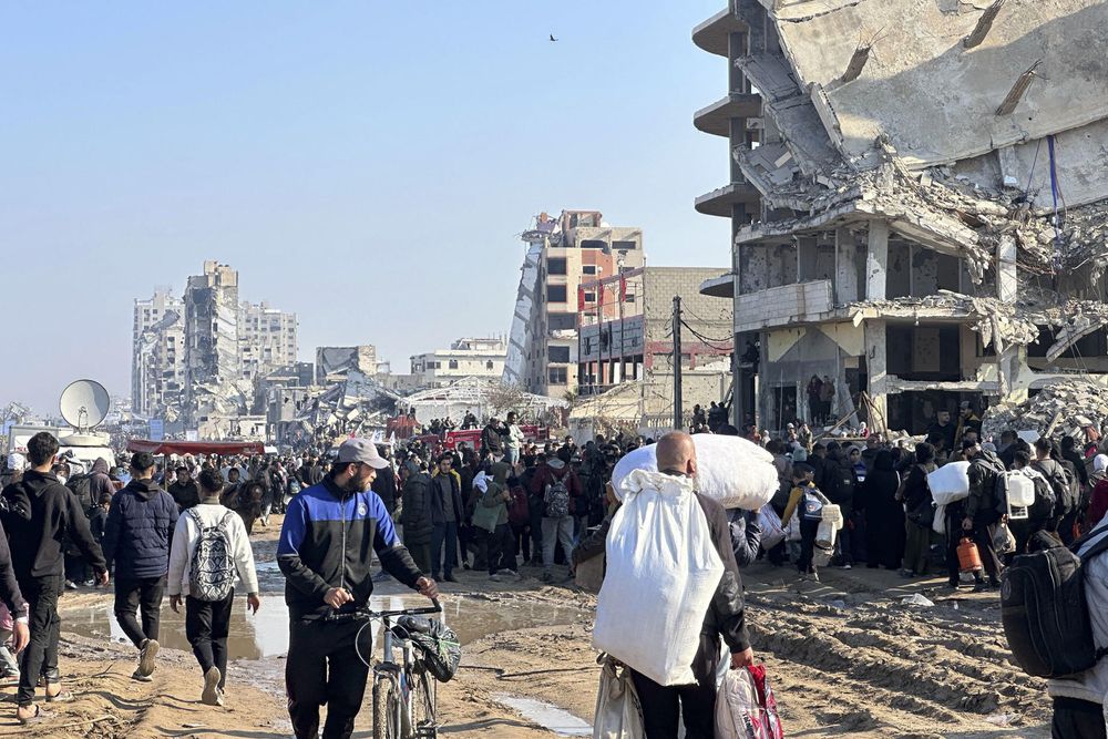 Palestinos regresan al norte de Gaza. Foto: EFE