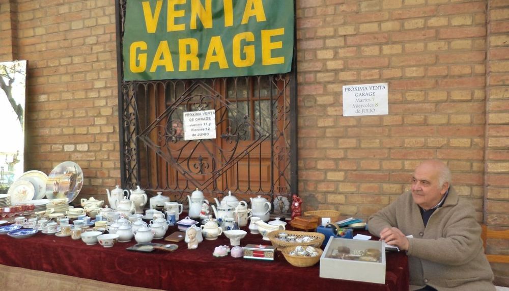 Ángel Lembo en las ventas de garaje que realizaba en la Quinta Sección. 