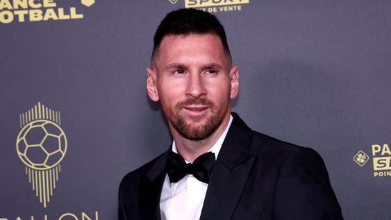 París (Francia), 30/10/2023.- Lionel Messi, Antonela Roccuzzo y sus hijos llegan a la ceremonia del Balón de Oro 2023 en el Teatro du Chatelet de París, Francia, 30 de octubre de 2023. (Francia) EFE/EPA/MOHAMMED BADRA