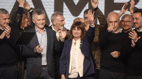 Los Andes | Patricia Bullrich celebró el triunfo en el búnker de Juntos por el Cambio. (Federico López Claro / Corresponsalía)