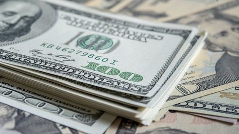 Dólar hoy: el blue sube a $445 en el último día de la semana