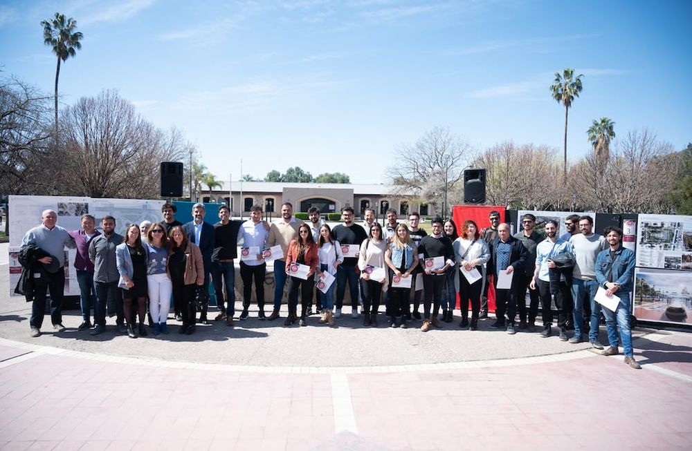 La Ciudad entregó los premios del concurso para la puesta en valor de la Fuente Histórica del Área Fundacional