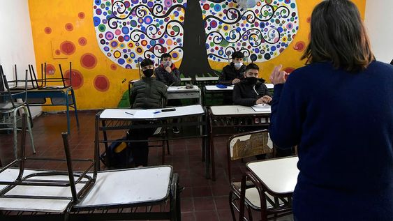 El protocolo Aulas Seguras estipula el uso obligatorio del barbijo en las escuelas a partir de los 6 años. Foto: Orlando Pelichotti / Los Andes