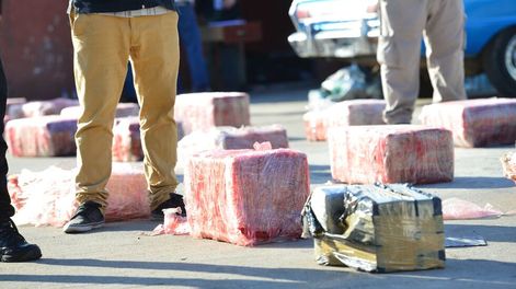 Los Andes | Operativo de la policia de Córdoba en el que se secuestraron de casualidad mas de 500 kilos de marihuana escondido en un taller mecánico y lavadero en barrio Muller. 11 enero 2022 foto Javier Ferreyra