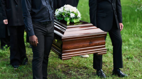 Como en Esperando la Carroza: fueron a despedir a su padre y encontraron a otro hombre en el cajón Como en Esperando la Carroza: fueron a despedir a su padre y encontraron a otro hombre en el cajón