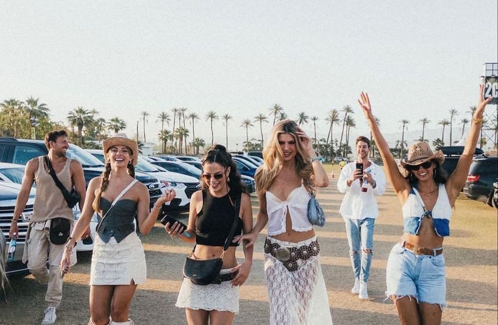 Coachella 2024: así son los impactantes looks de los fans para este año.