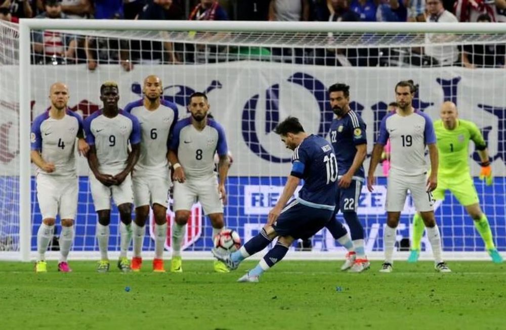 Messi le hizo un golazo de tiro libre a EEUU en 2016.