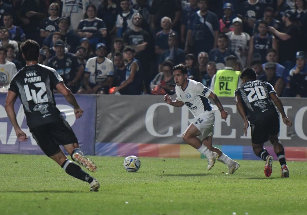 Por la fecha 15 del Torneo Clausura, Independiente Rivadavia, el campeón de la Copa Argentina, recibe a Central Córdoba de Santiago del Estero. 