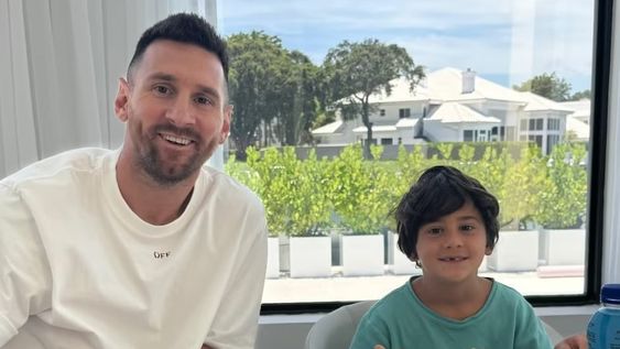 Messi junto a su hijo Ciro.