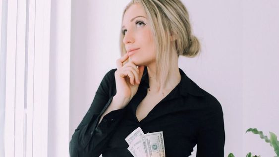 Horóscopo: los signos afortunados en el dinero pero desdichados en el amor