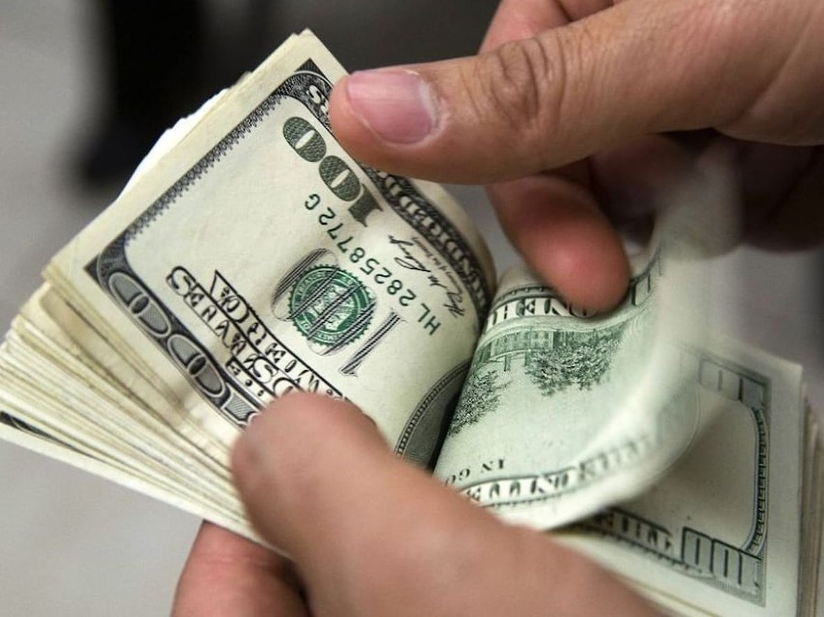 El dólar subió 27 centavos y superó los $60
