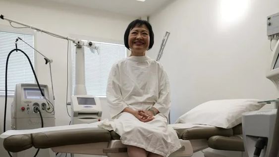 Medio siglo después de la reconocida foto disparada por Nick Ut y ser el ícono de los horrores de la guerra, Kim Phuc terminó de curar su piel en una clínica de Miami, Estados Unidos.