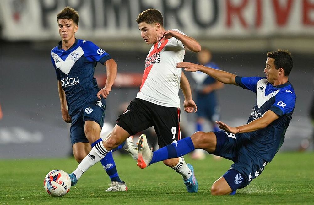 Máximo Perrone fue transferido de Vélez a Manchester City.